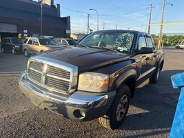 2005 DODGE DAKOTA SLT