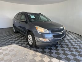 2010 CHEVROLET TRAVERSE LS