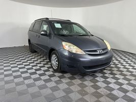 2008 TOYOTA SIENNA LE