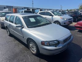 2004 VOLVO V70 