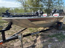 2011 BASS TRACKER PRO 165 