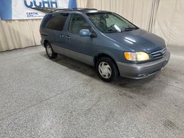 2001 TOYOTA SIENNA 