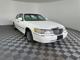 2000 LINCOLN TOWN CAR EXECUTIVE