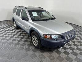 2004 VOLVO XC70 