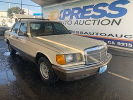 1982 MERCEDES-BENZ 300 SERIES