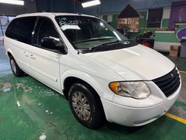 2005 CHRYSLER TOWN & COUNTRY LX