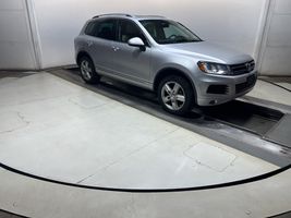 2011 VOLKSWAGEN TOUAREG SPORT