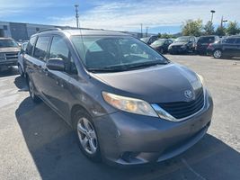 2013 TOYOTA SIENNA LE