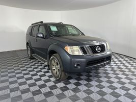 2010 NISSAN PATHFINDER SE